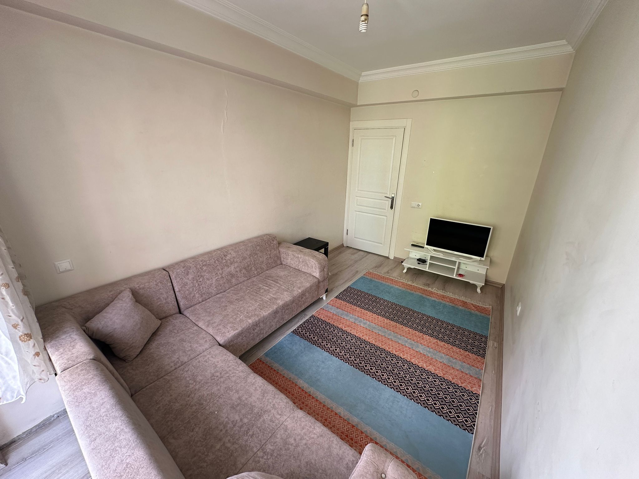 KAMPÜS EMLAK'TAN MERKEZİ KONUMDA FIRSAT DAİRE