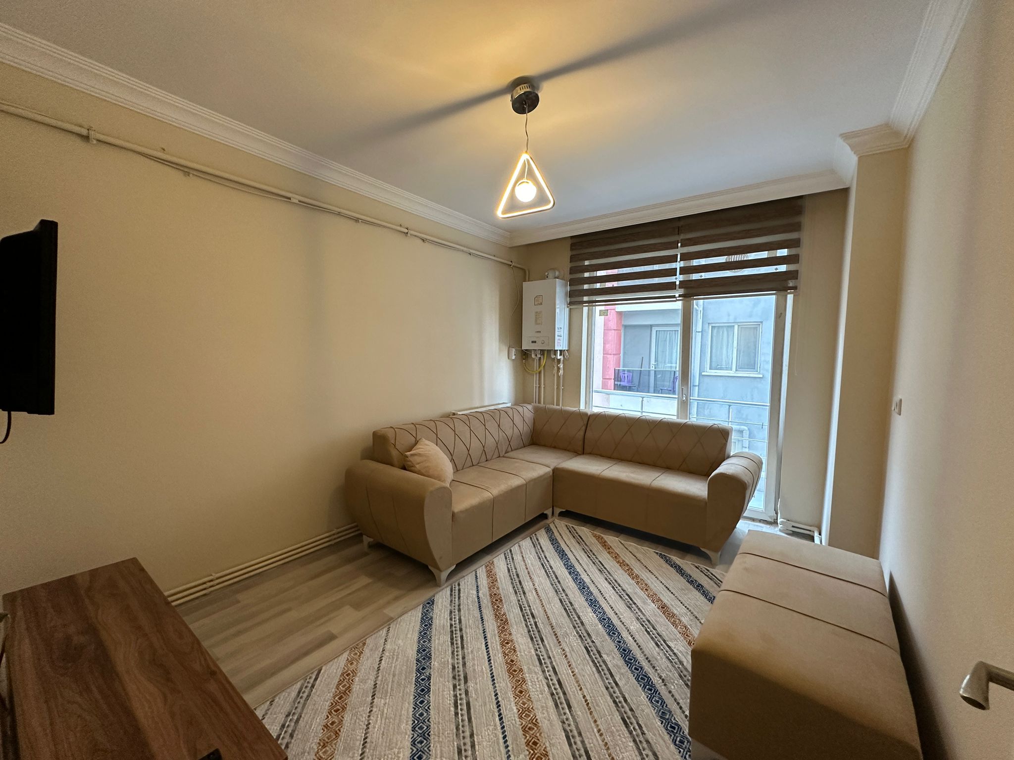 KAMPÜS EMLAK'TAN MERKEZİ KONUMDA FIRSAT DAİRE