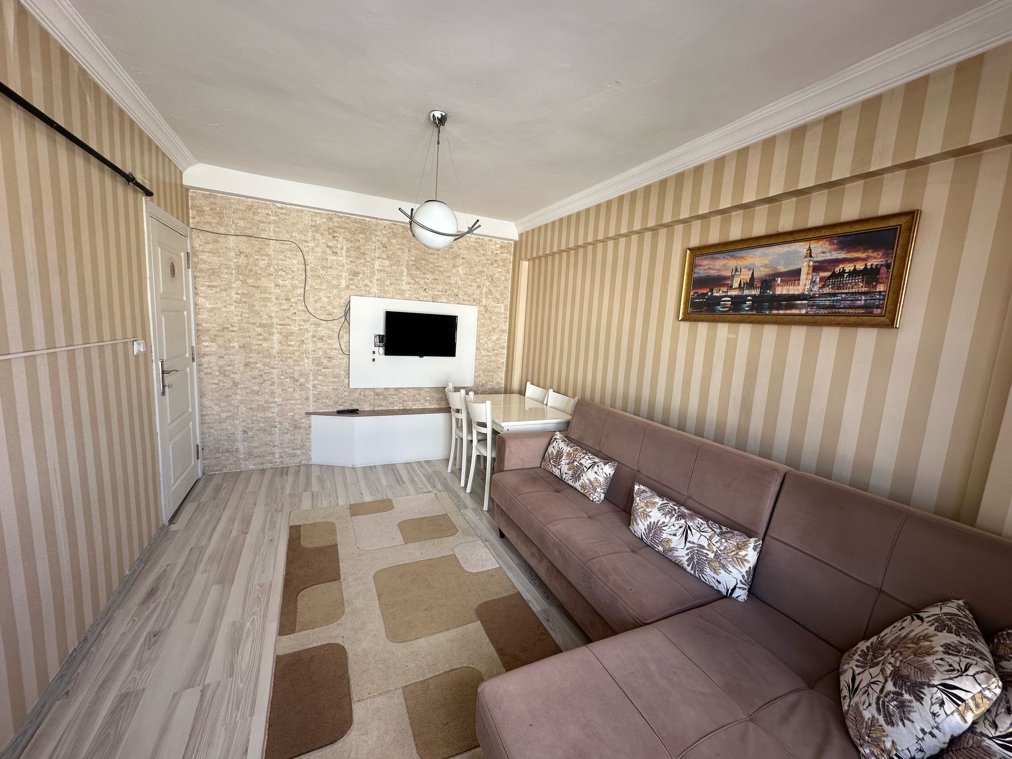 KAMPÜS EMLAK'TAN SEVGİ YOLU ÜZERİNDE SATILIK DAİRE