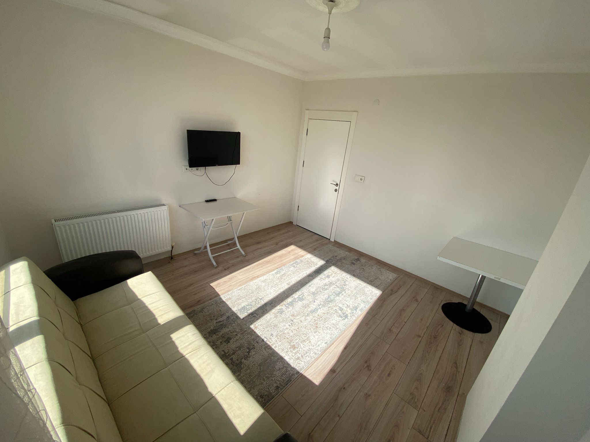 KAMPÜS EMLAK'TAN MERKEZİ KONUMDA BALKONLU 2+0 DAİRE