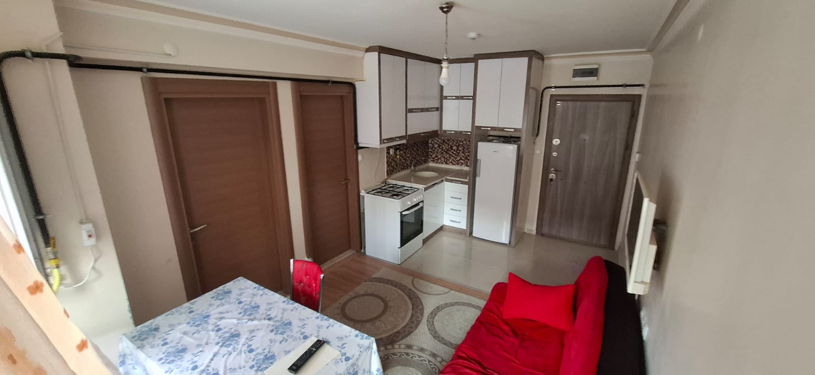 ERENLER'DE MERKEZİ KONUMDA 1+1 BALKONLU FIRSAT DAİRE