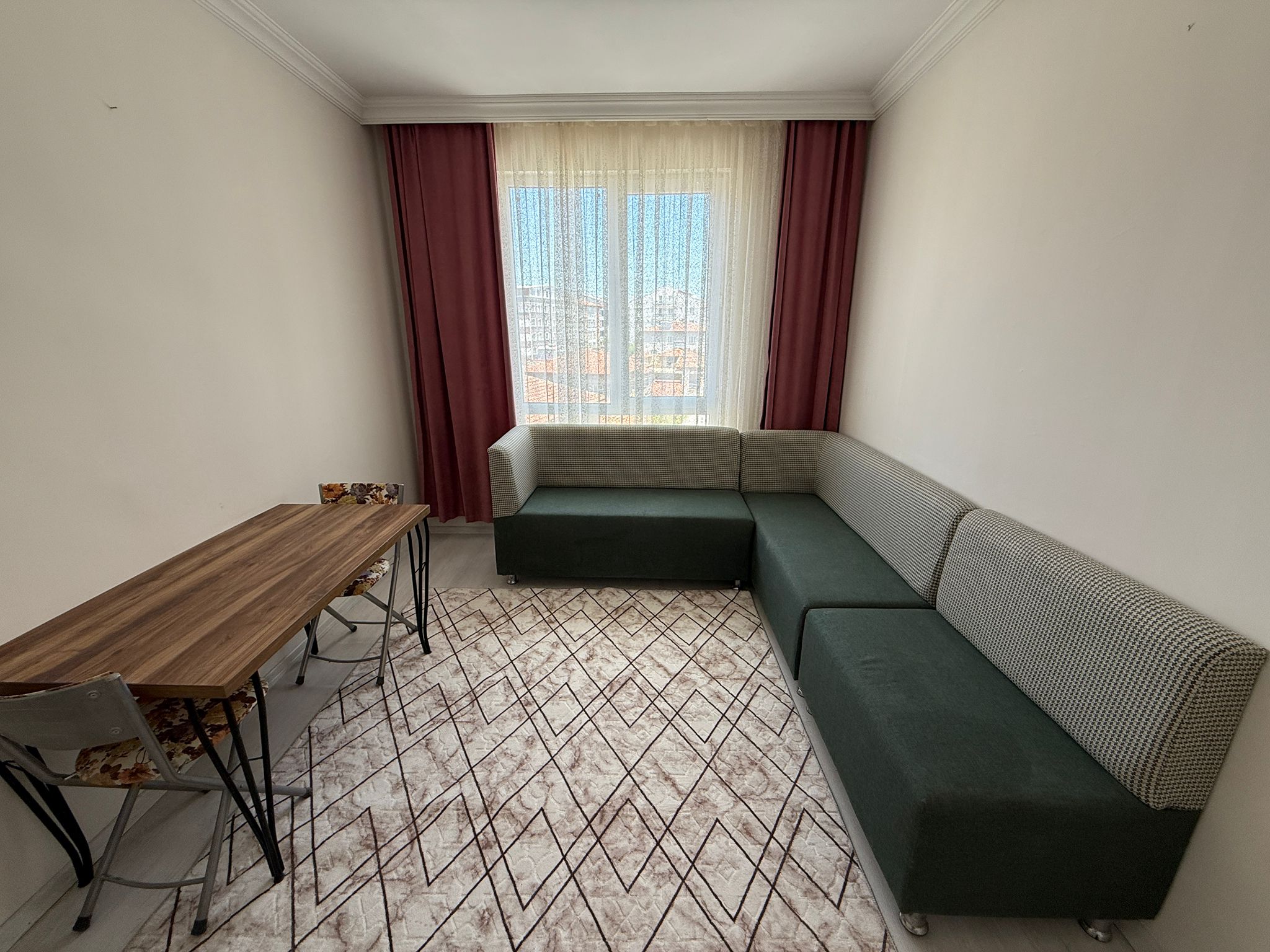 KAMPÜS EMLAK'TAN VETERİNERLİK KARŞISINDA 2+1 FIRSAT DAİRE