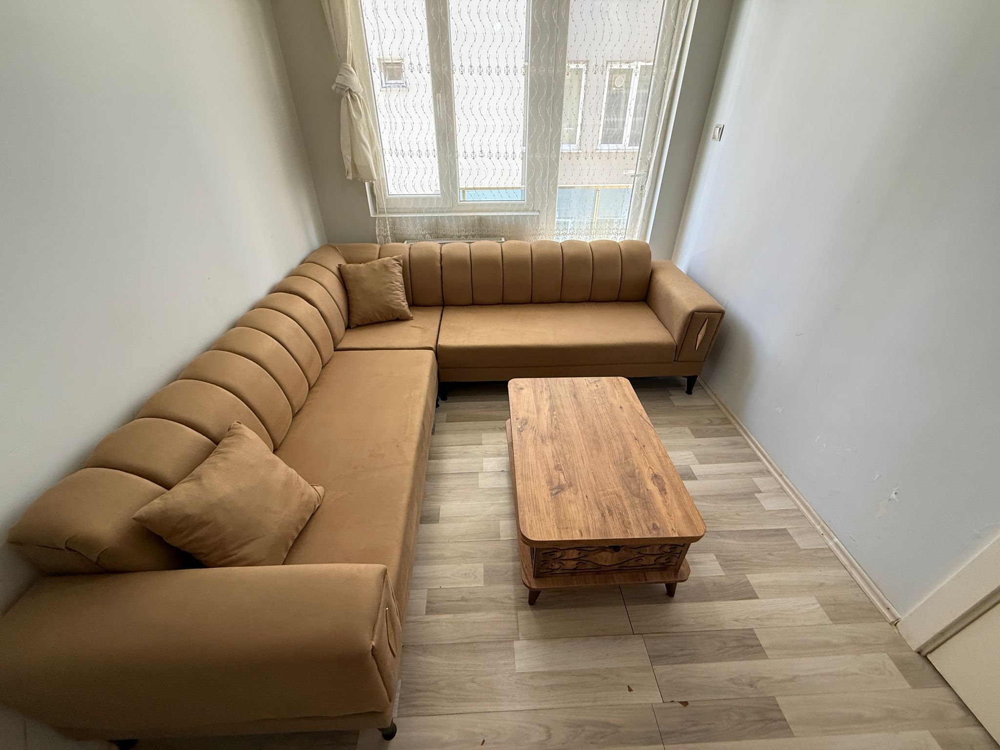 ERENLERD'DE MERKEZİ KONUMDA BALKONLU SATILIK DAİRE