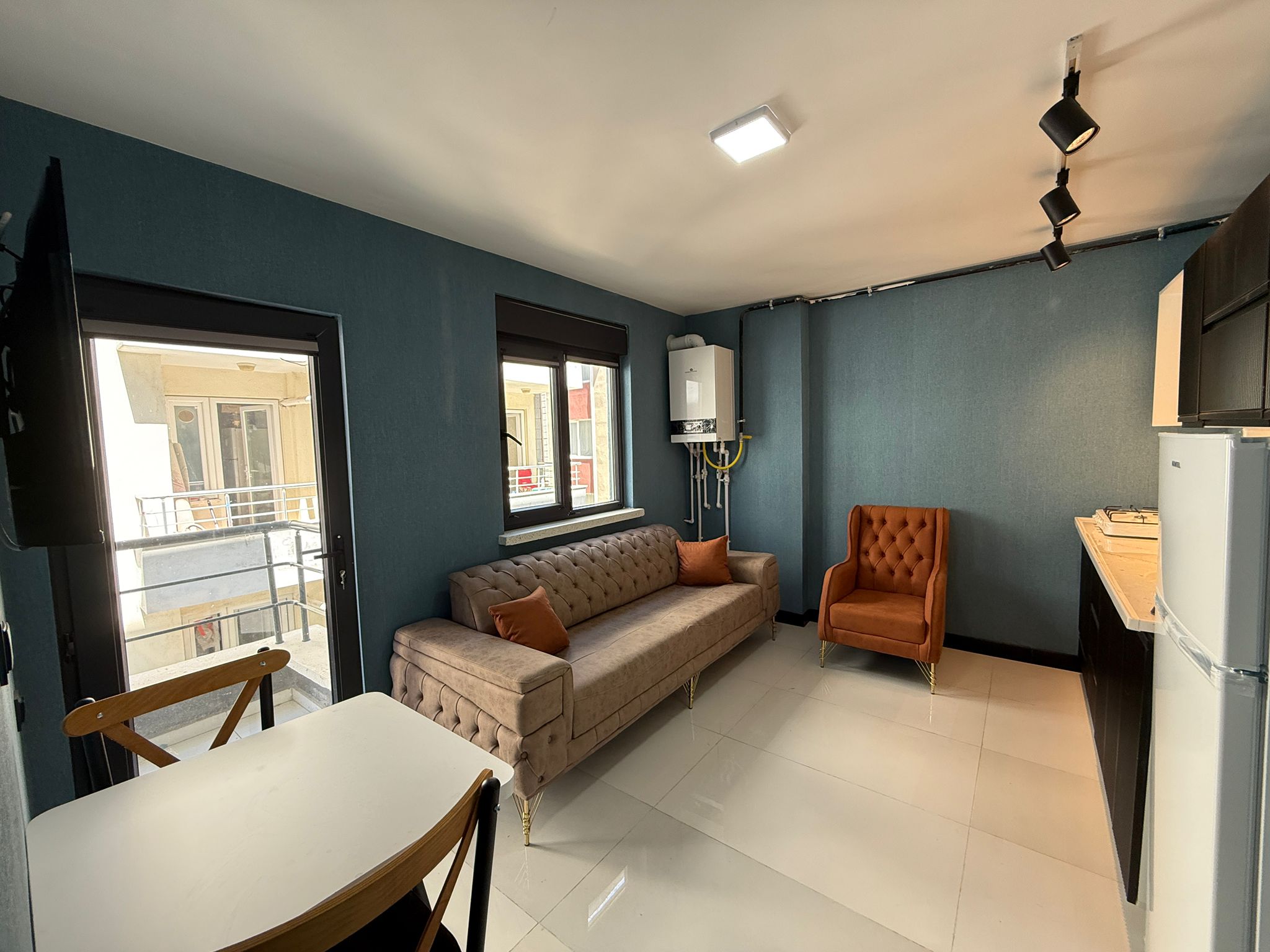 ERENLER'DE MERKEZİ KONUMDA SIFIR EŞYALI 1+1 FIRSA DAİRE