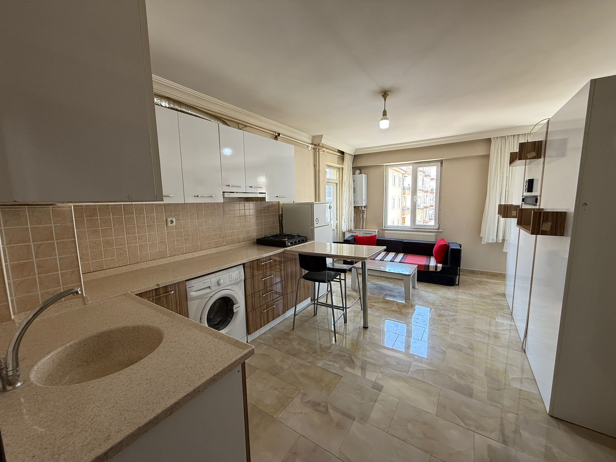ERENLER'DE MERKEZİ KONUMDA 1+0 FIRSAT SATILIK DAİRE