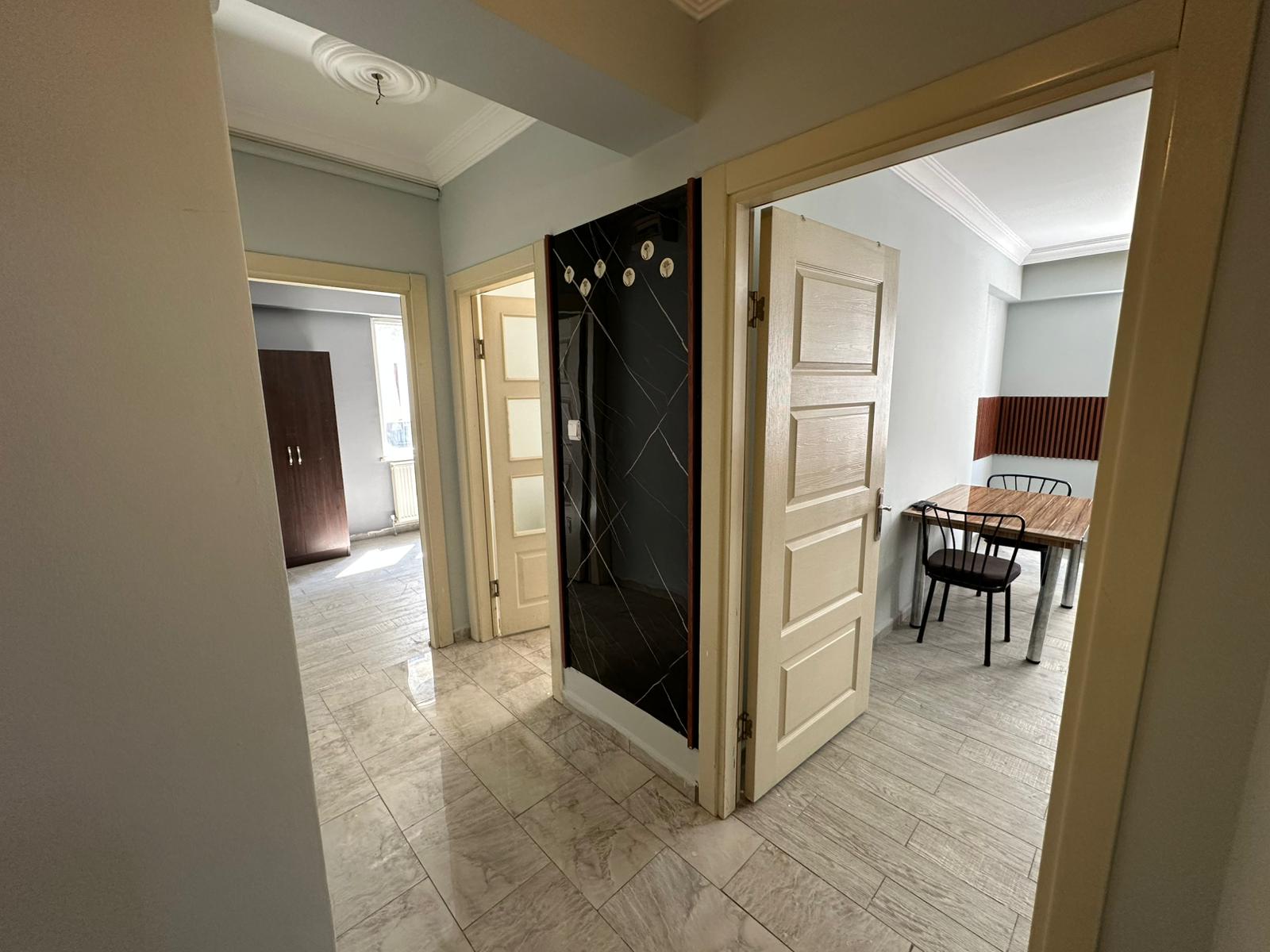 ERENLER'DE MERKEZİ KONUMDA 2+0 SIFIR EŞYALI DAİRE