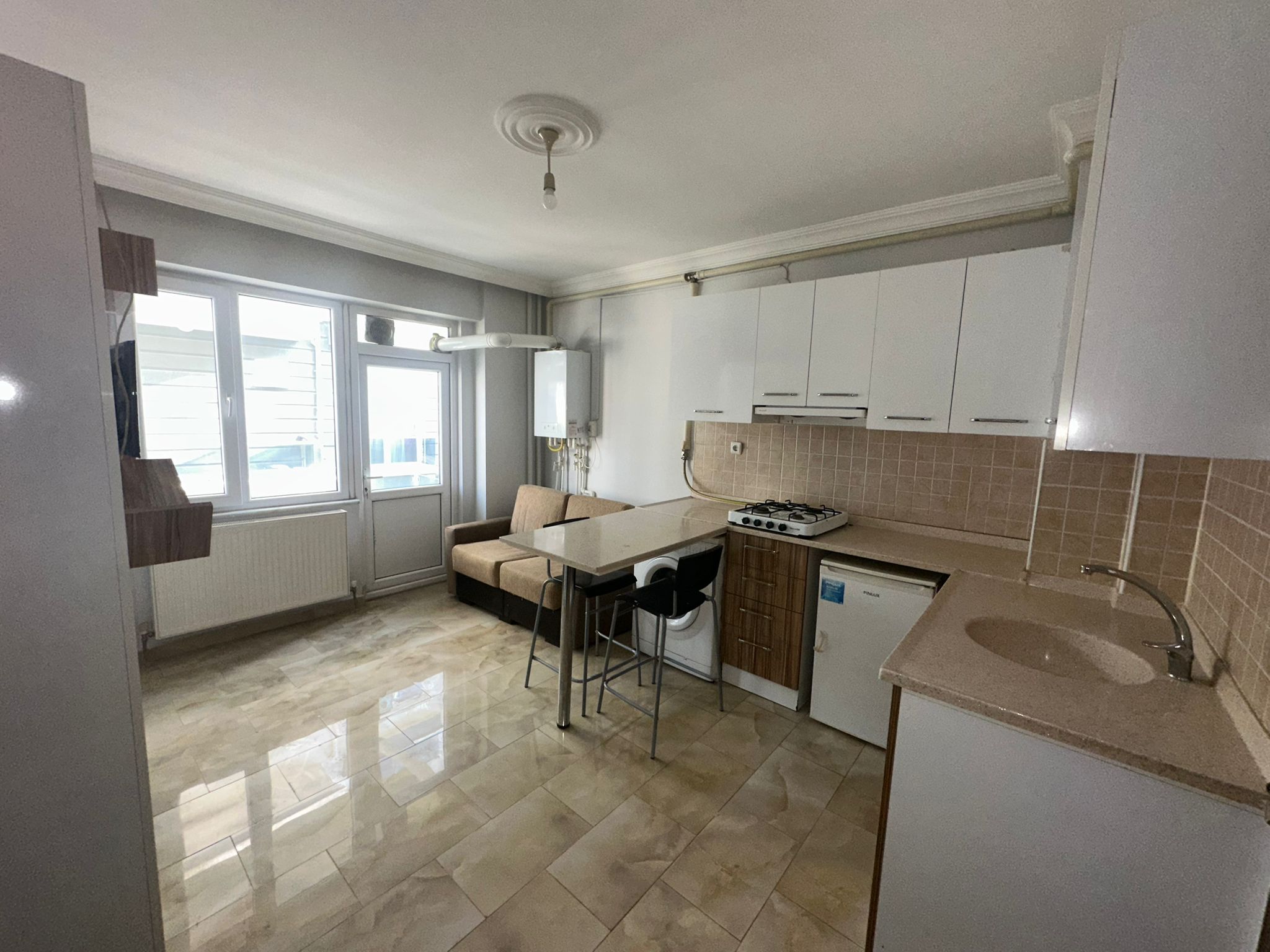 ERENLER'DE MERKEZİ KONUMDA 1+0 FIRSAT DAİRE