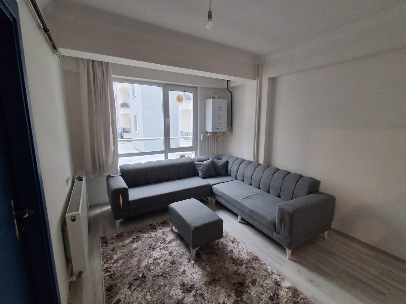 ERENLER'DE MERKEZİ KONUMDA 2+0 KİRALIK DAİRE